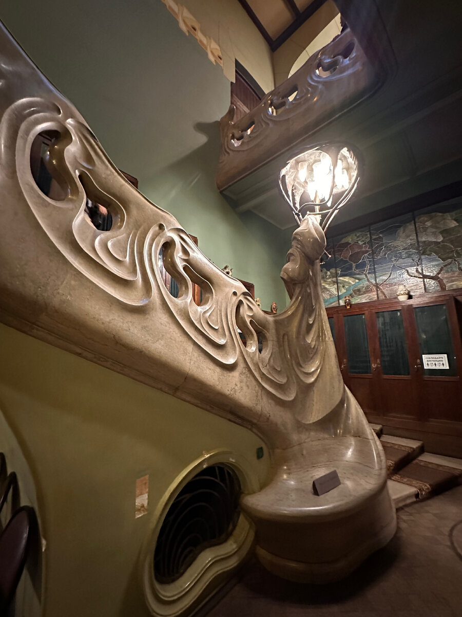 Парадная лестница в особняке Горького