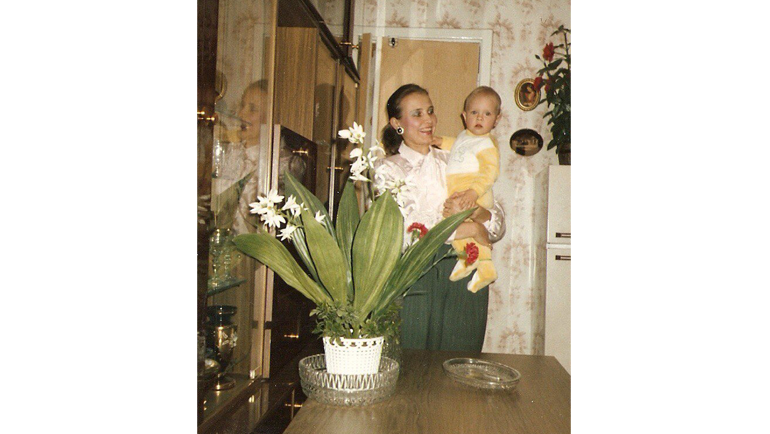 1991 год. Санкт-Петербург. Дарья Долгополова и ее мама Наталья Долгополова. Фото из личного архива Дарьи Долгополовой