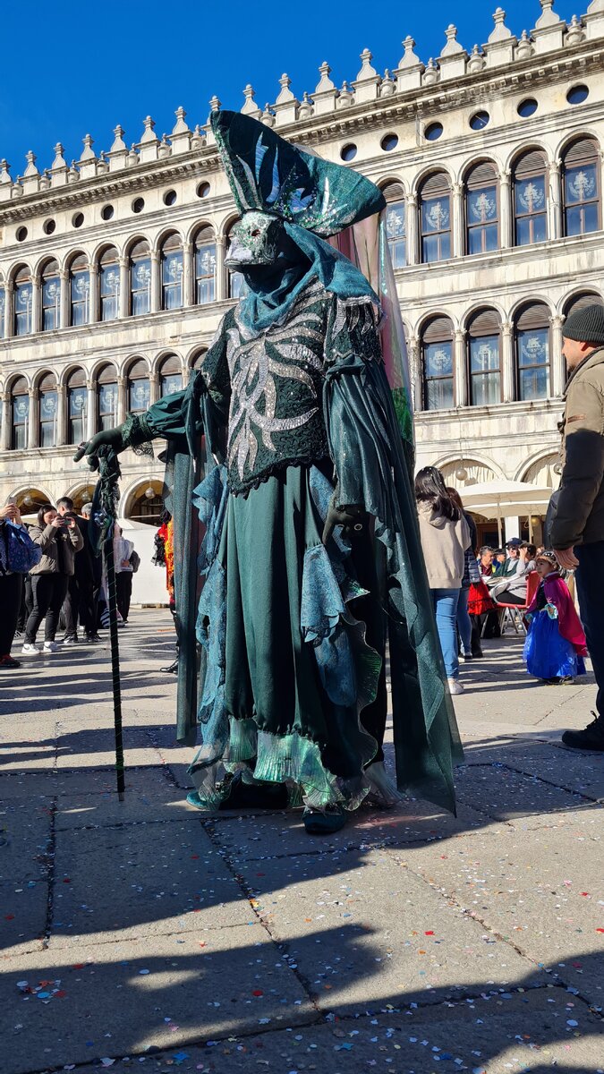 фестиваль в венеции 2022. венецианский карнавал италия парад. венецианский карнавал человек. Caffe florian карнавал. карнавал в венеции дата.