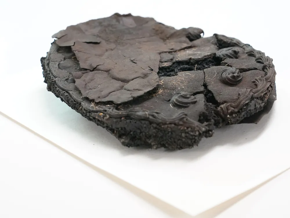 Найденный археологами торт. Источник изображения: www.smithsonianmag.com