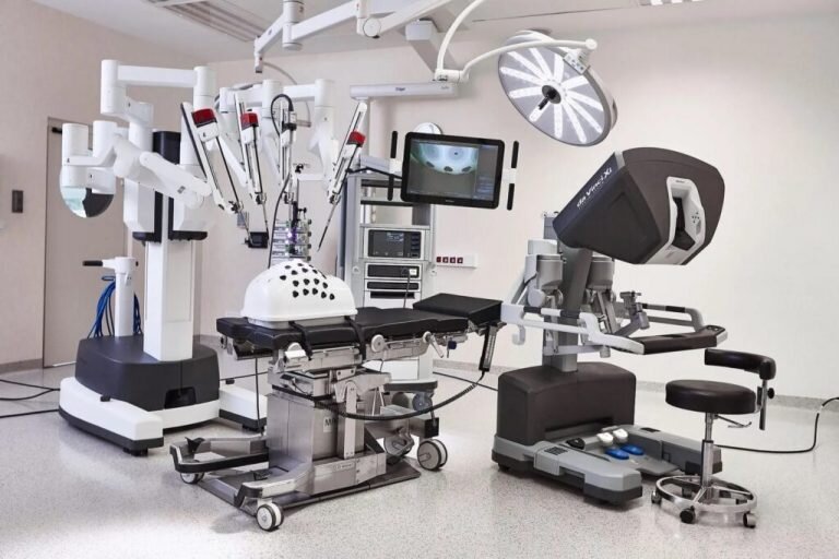  В США семья Сандры Сульцер, жительницы Флориды, подала иск против компании Intuitive Surgical, создавшей хирургического робота Da Vinci, — сообщает Naked Science.