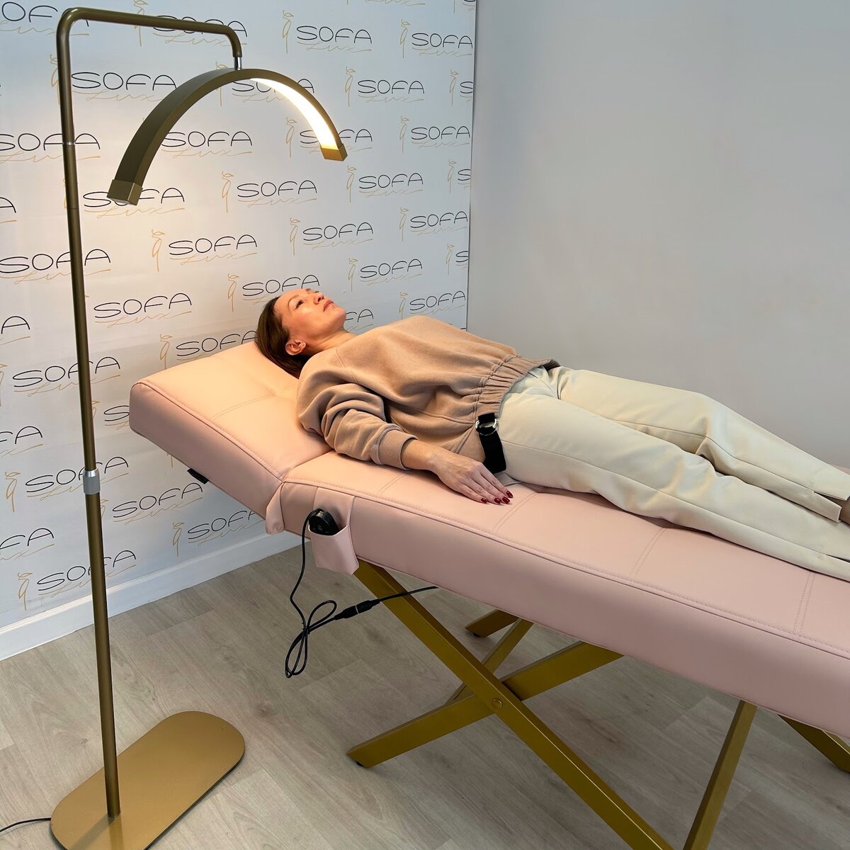 Универсальная прямая кушетка LOFT и лампа-луна