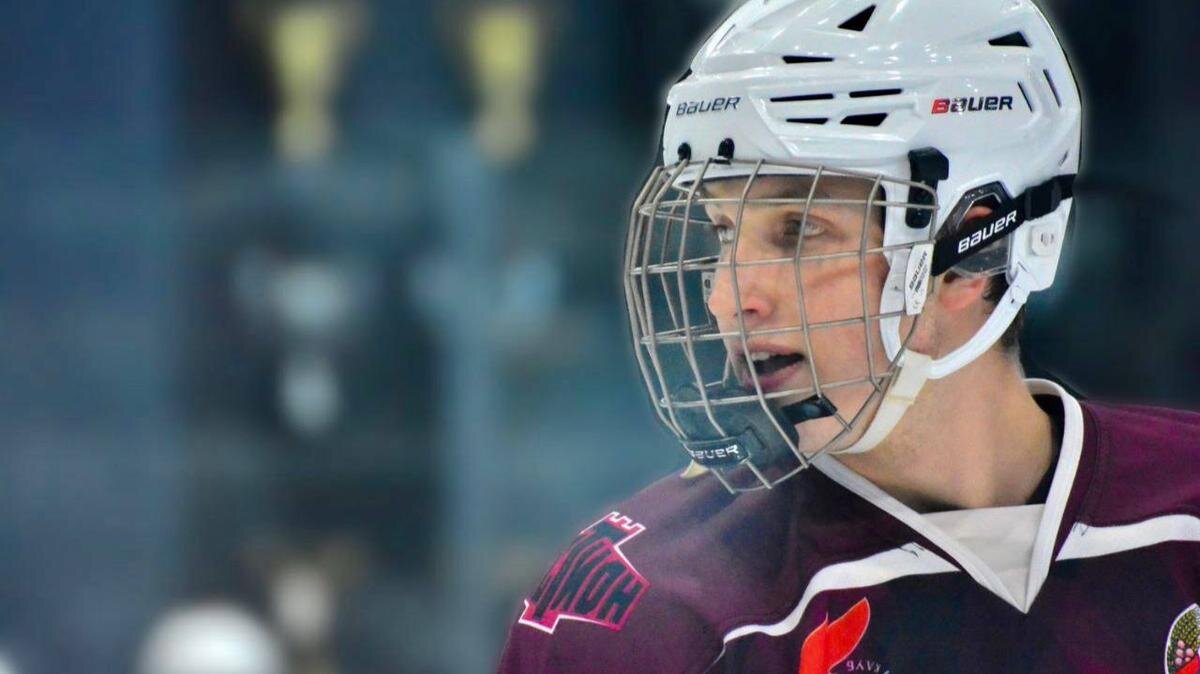    Николай Лукашенко играет в хоккейной команде отца. Фото: t.me/nikolailukashenko