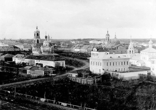 С утра по городу были уже расклеены листовки-призывы к рабочим и крестьянам, подписанные «Союзом защиты Родины и Свободы»: «К оружию все! Долой Совет Народных Комиссаров! Только свергнув их, мы получим хлеб, мир и свободу!» Распространили восставшие и обращение к населению временно исполняющего обязанности уполномоченного правительства, представителя Центрального штаба при Восточном отряде Григорьева: «Правительство защищает родину и свободу от произвола и насилий, царивших в дни правления Советской власти. Все основные законы даст нашей родине Учредительное собрание».