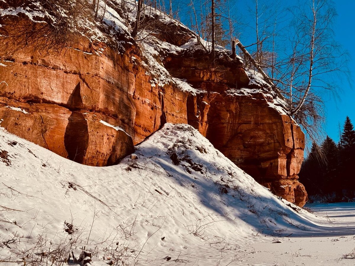 Фото автора канала. Девонские пески на берегу реки Оредеж. пгт Сиверский. Siv.travel