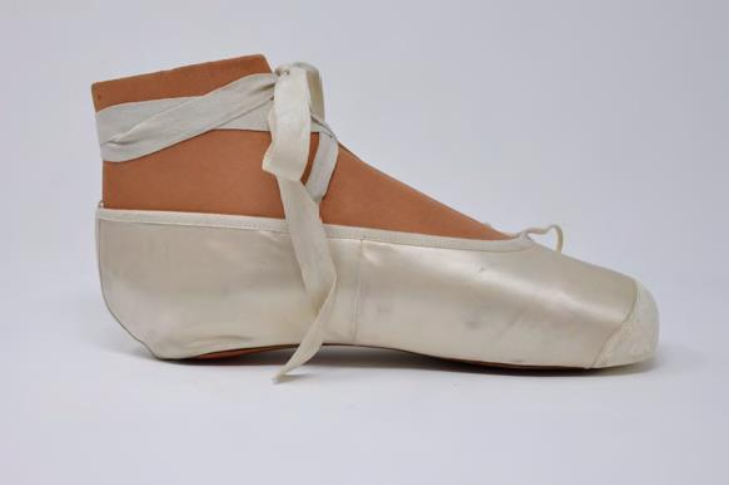 Первые балетки BALLY