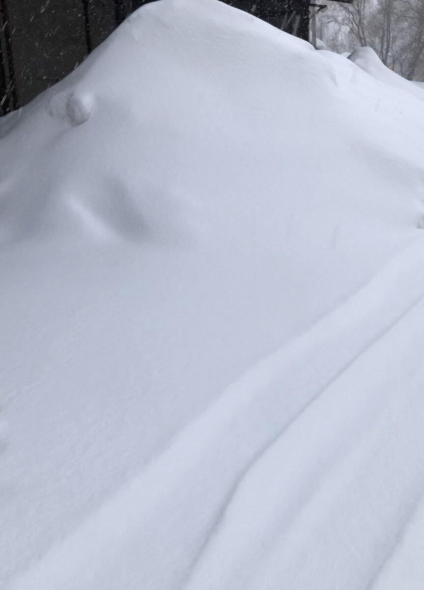 Сугробы росли на глазах. Фото автора. 