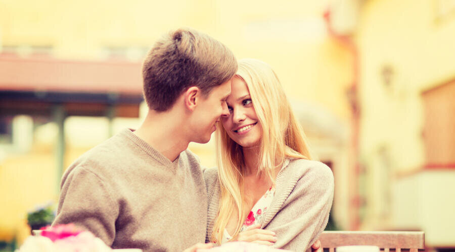    Как отмечают День всех влюбленных? Фото: Depositphotos