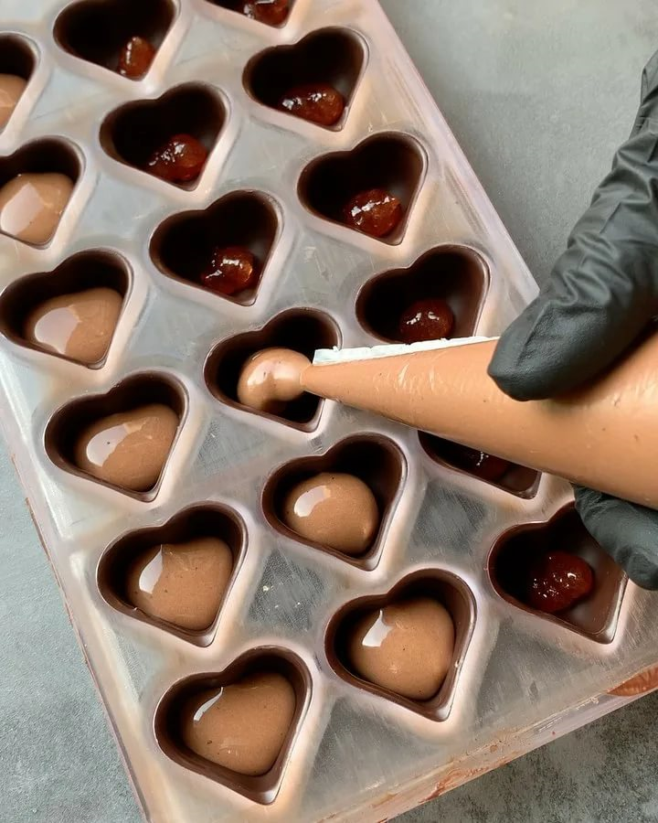 конфетку надо. конфетку надо. конфета левушка в разрезе. конфетку надо. жевательные конфеты toffix.