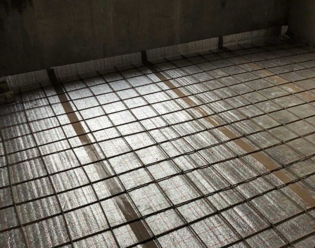 полистирольная система водяного теплого пола. водяной теплый пол в деревянном доме. водяное отопление пола. тёплые полы водяные в частном доме. теплый пол в частном доме.