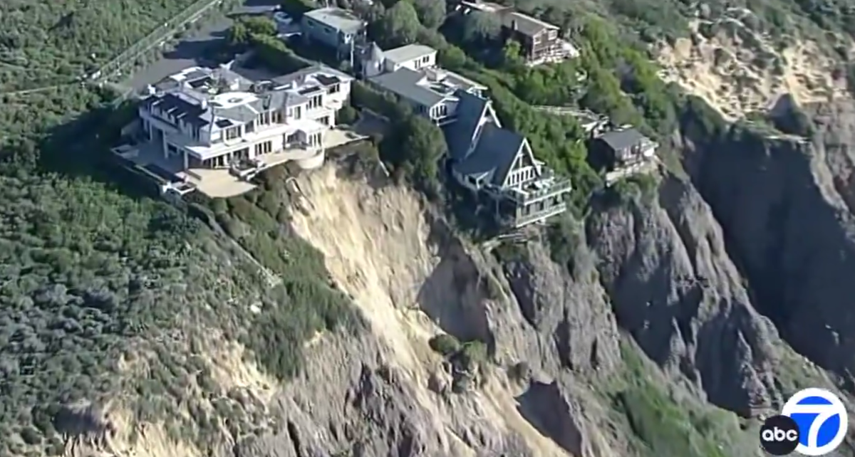 Сегодня в выпуске:  — После интервью в России стало все совсем плохо — Спотовые биткойн-фонды собирают миллиарды — США - страна-бензоколонка! — Как дела с нашей нефтью? Доброе утро, всем привет!-7