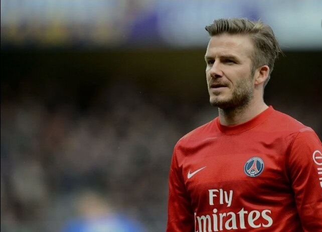 
Дэвид Роберт Джозеф Бекхэм (Дэвид Бекхэм) — английский футболист, полузащитник, бывший капитан сборной Англии.
Родился 2 мая 1975 года в Латинской, Лондон (Англия).
Самый богатые в мире футболист номер (4) 
480 000 000$
