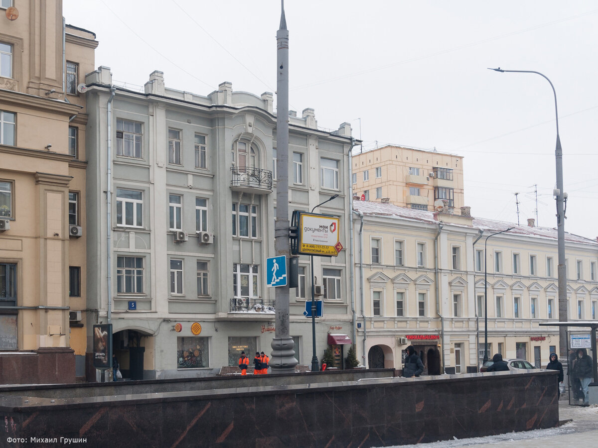 Старая Басманная улица, дома 5с1, 7с1 и 9к1. 13 февраля 2024 года. Фото: Михаил Грушин