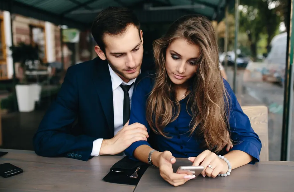 Любовь также может задушить. Если много, то неприятно Фото : Профимедиа 