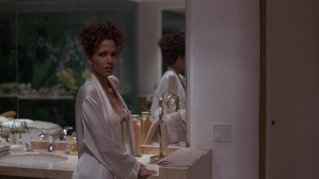 Кадр из фильма "Жена богача" (1996)