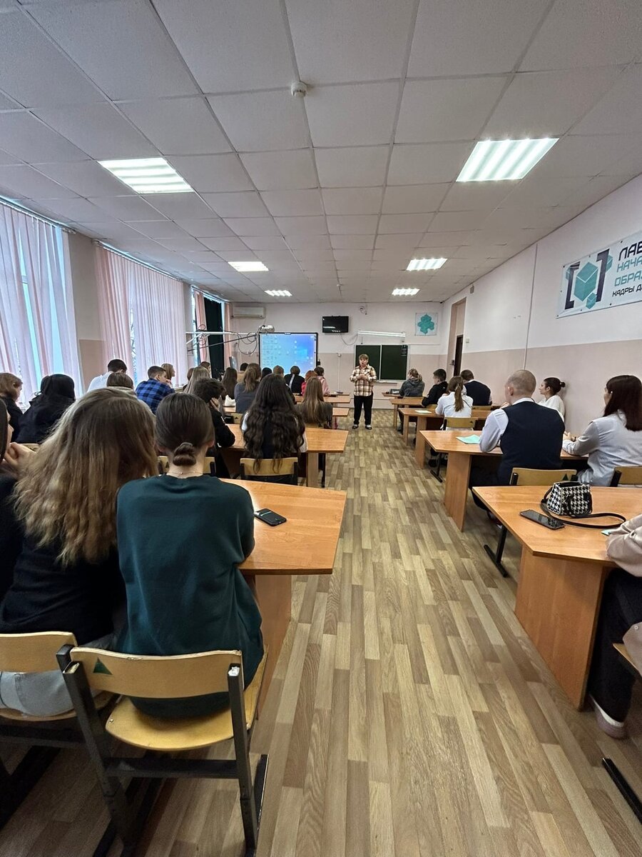 старшеклассники. занятия в языковой школе. креативное пространство. школа танцев ритм динамо. новое общественное пространство.