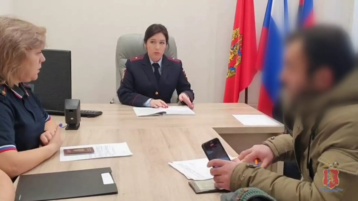     В Красноярске 32-летний мужчина лишился гражданства РФ за изнасилование. За это преступление он уже отсидел 8 лет и 6 месяцев в колонии.