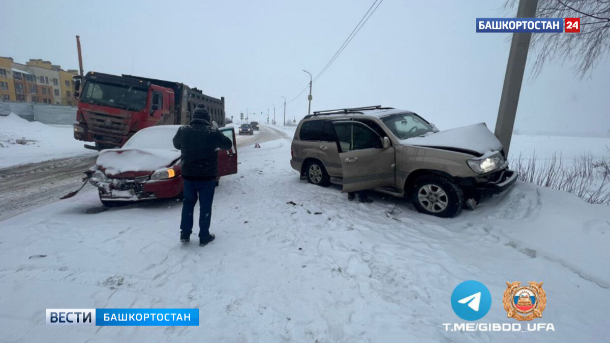    При столкновении "Land Cruiser" и "Лады" под Уфой пострадал двухлетний ребенок