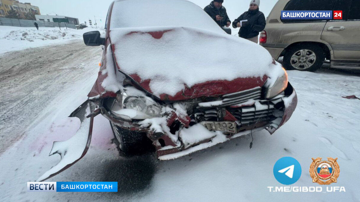    При столкновении "Land Cruiser" и "Лады" под Уфой пострадал двухлетний ребенок