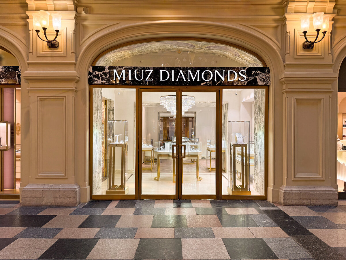 Флагманский магазин ювелирного дома MIUZ Diamonds в ГУМе