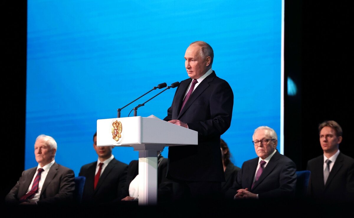 Торжественный вечер по случаю 300-летия Российской академии наук. Источник фото: https://asilikul.ru/articles/ofitsialno/2024-02-09/torzhestvennyy-vecher-po-sluchayu-300-letiya-rossiyskoy-akademii-nauk-3636608