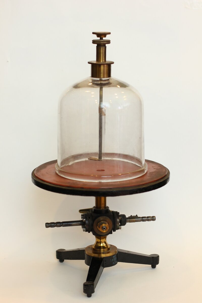 Вакуумный насос из Музея Е.К. Завойского