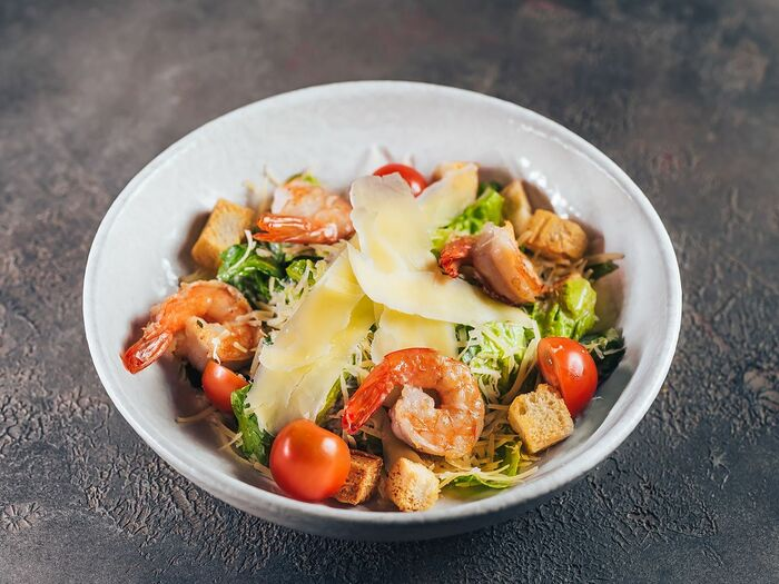 Цезарь с креветками из Tutta La Vita в Москве по адресу улица Большая Ордынка, 20с7.