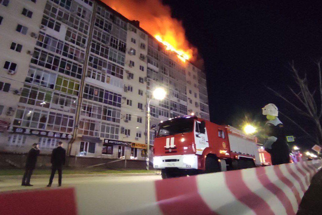 Горящий дом в Анапе. Фото: пресс-служба администрации Краснодарского края