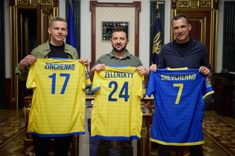    Украинские футболисты собрали на ремонт лицея $1,7 млн. Деньги пропали