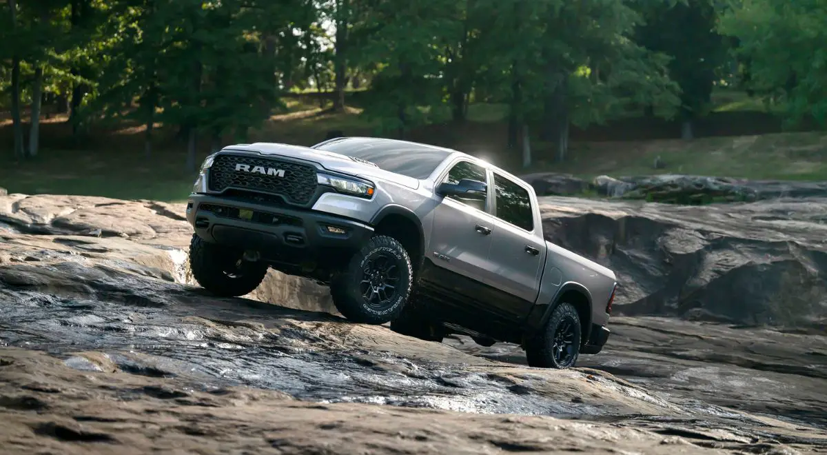 2025 Ram 1500: Hurricane S/O, H/O, Pentastar V6. Какой двигатель выбрать? |  AutoBazar.US - Авто из США, тюнинг пикапов и внедорожников | Дзен