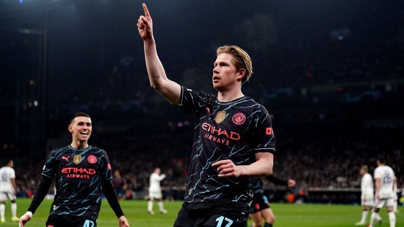     Футболисты «Манчестер Сити» Фил Фоден и Кевин Де Брёйне Gettyimages.ru Zac Goodwin - PA Images / Contributor