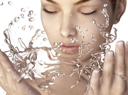 молитва от сглаза детя. умывание фото для детей. умывать лицо. как цмыть ребёнка от сглаза. молитва от сглаза святой водой.