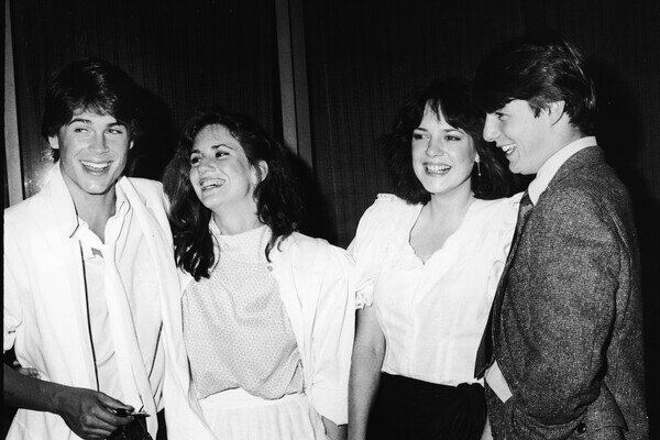 Актеры Роб Лоу, Мелисса Гилберт, Мишель Мейринк и Том Круз, 1982 год / Getty Images