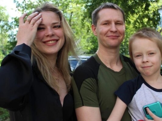 Алексей Сапунов с женой Вероникой и сыном