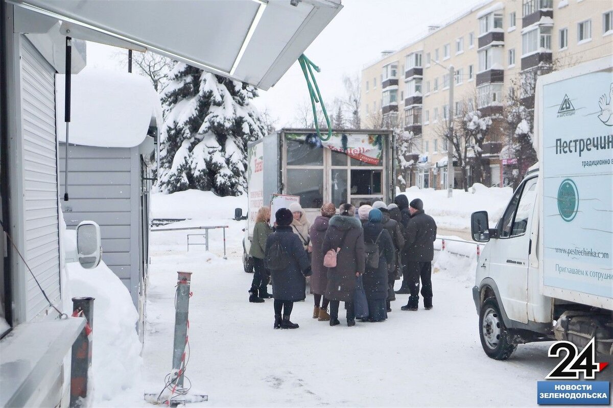 На центральном рынке Зеленодольска фургон «Яратель» по-прежнему работает