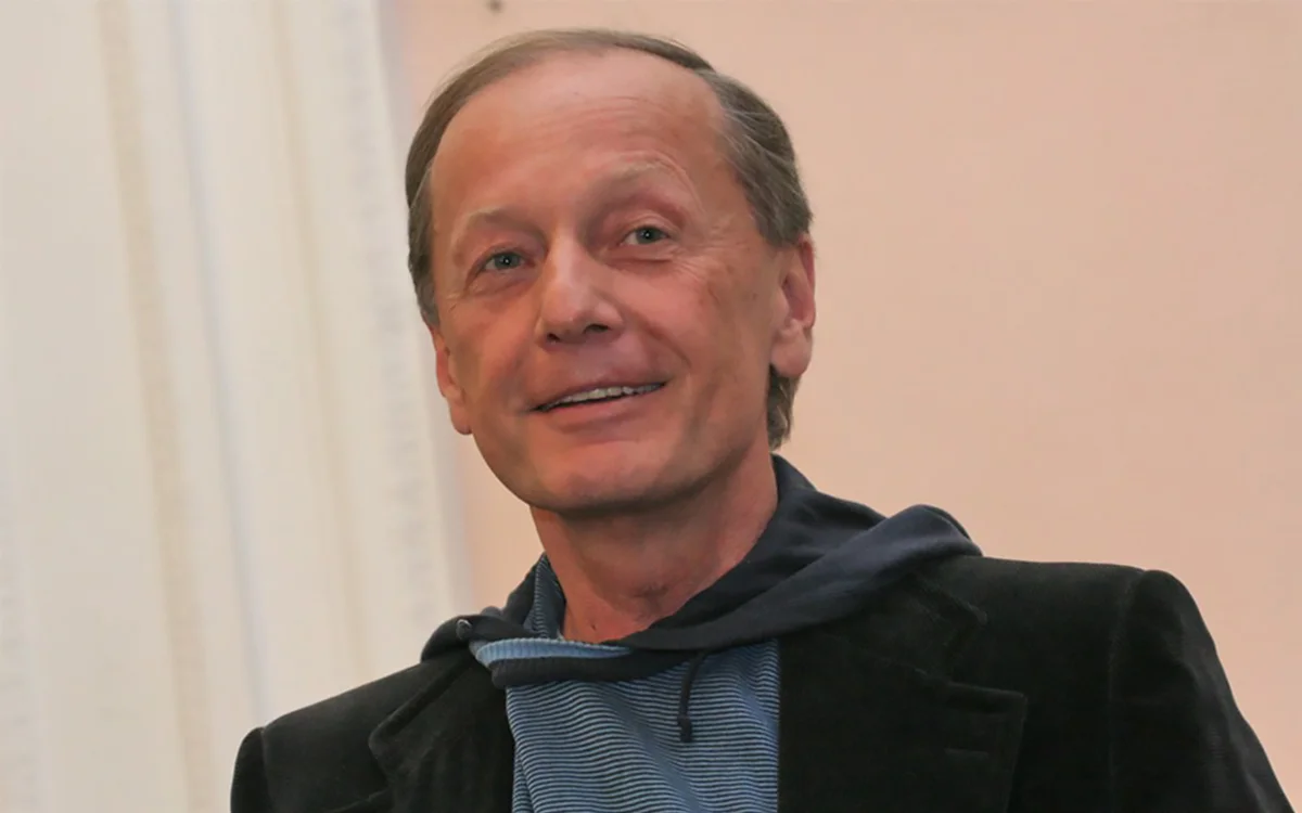 Задорнов Михаил Николаевич, советский и российский писатель-сатирик, драматург, юморист, актёр, режиссёр, сценарист. Его определение американцам "Ну тупые!" прочно закрепилось в народе.