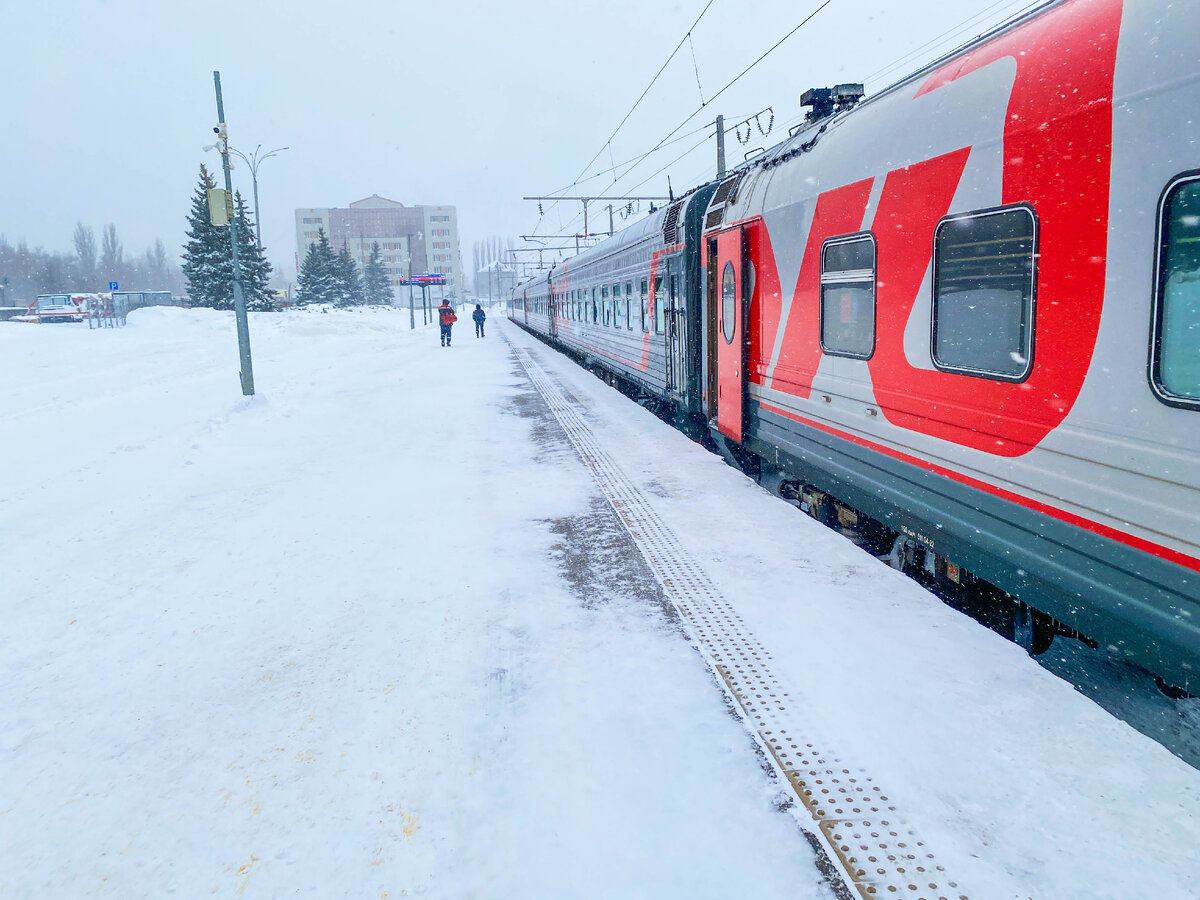 Пили в плацкарте всю ночь, наутро проводница заставила мыть туалет и сдала  в милицию. Дорожные истории из поезда | Прекрасное рядом | Дзен