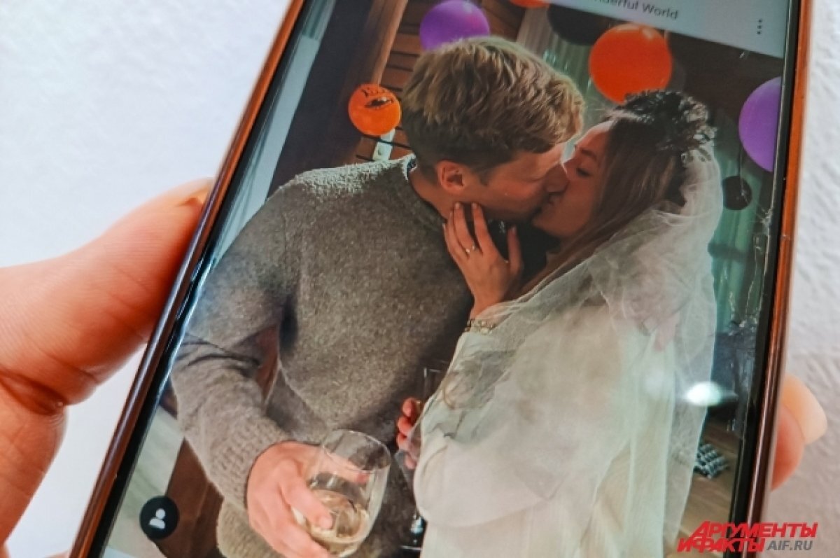    Зоя Бербер выложила видео, как молодой муж кормит её с ложечки