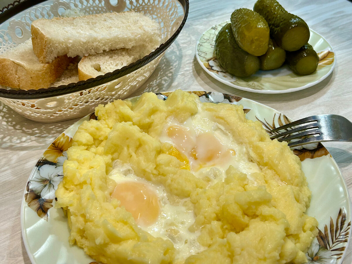 Толчёнка с яйцами, вкуснее жареной колбасы | По-домашнему вкусно | Дзен