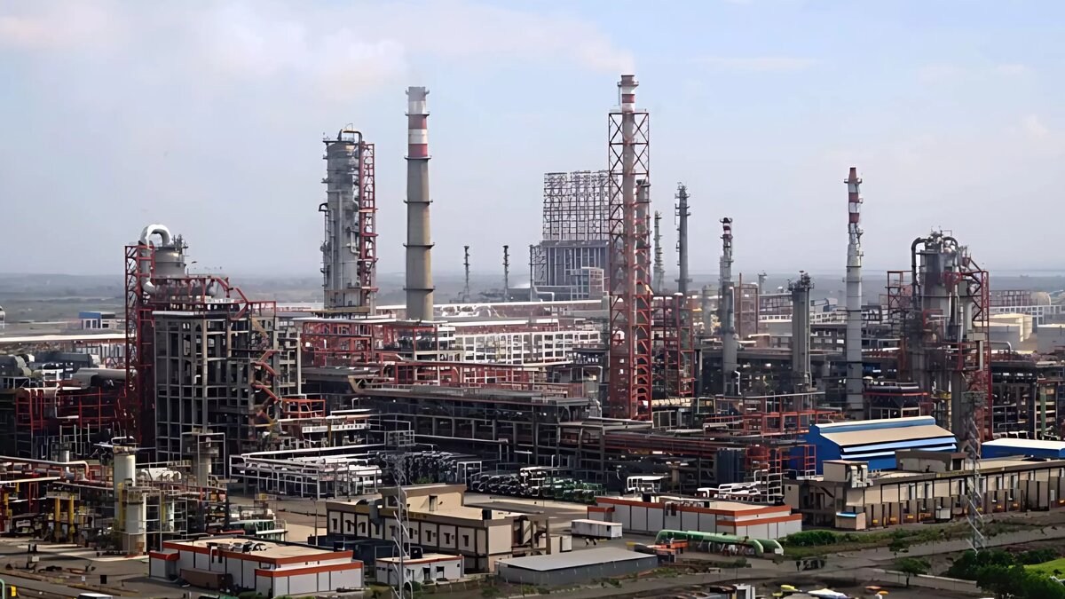     НПЗ в Вадинаре вырастет в два раза, заявил индийский министр