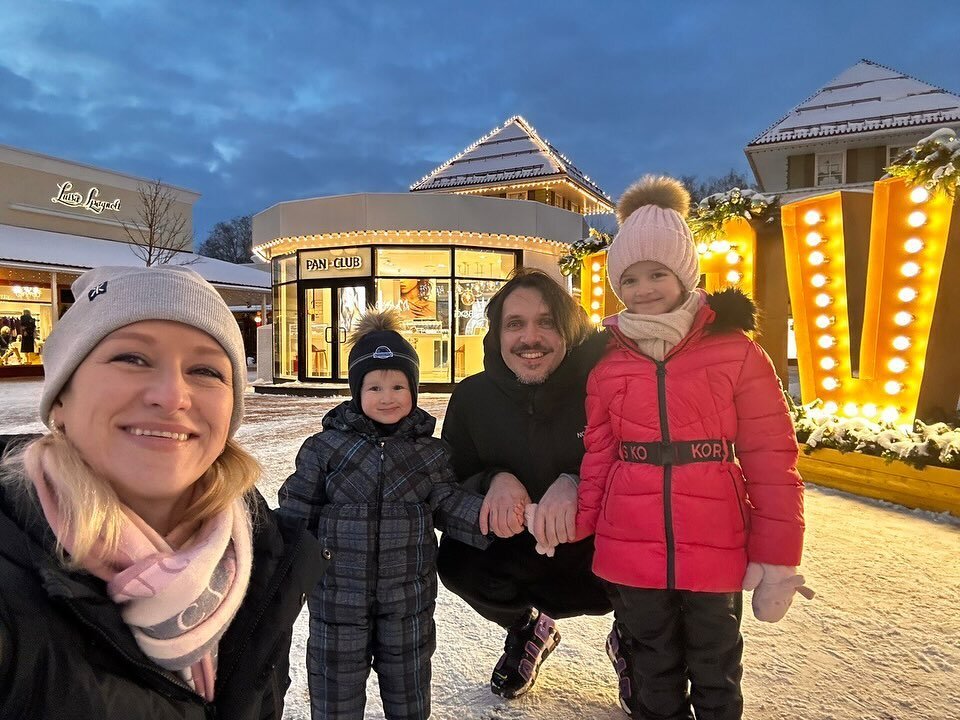   Татьяна Волосожар и Максим Траньков с дочерью Ликой и сыном ТеоСоцсети Татьяны Волосожар