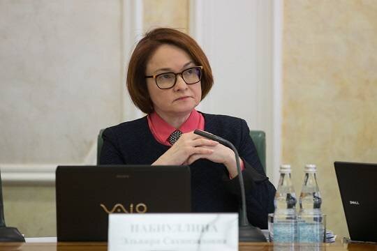    Эльвира Набиуллина предложила ограничить внесение наличных в банкоматах для борьбы с мошенниками