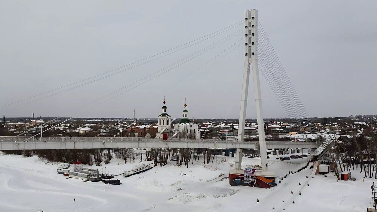     Копию Моста влюбленных представят на Всемирном фестивале молодежи в Краснодарском крае. Подрядчик, который займется ее изготовлением, уже найден.