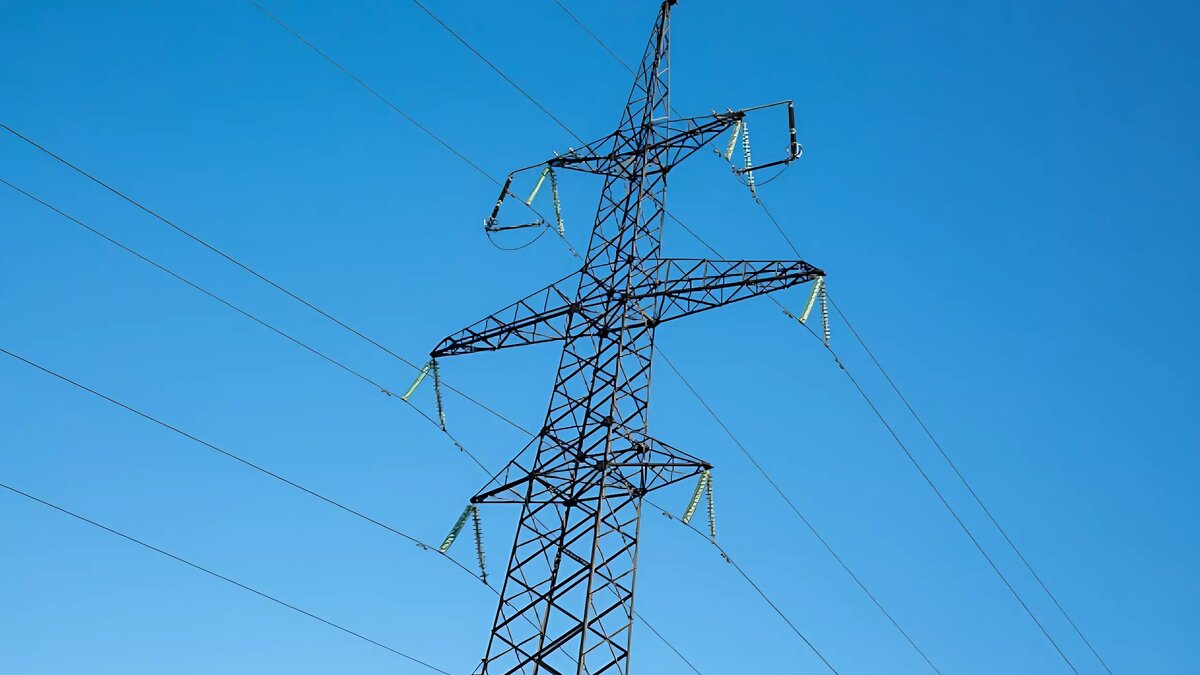     Подачу электроэнергии восстановили в дома 80% жителей Котельниковского района, сообщает администрация Волгоградской области.