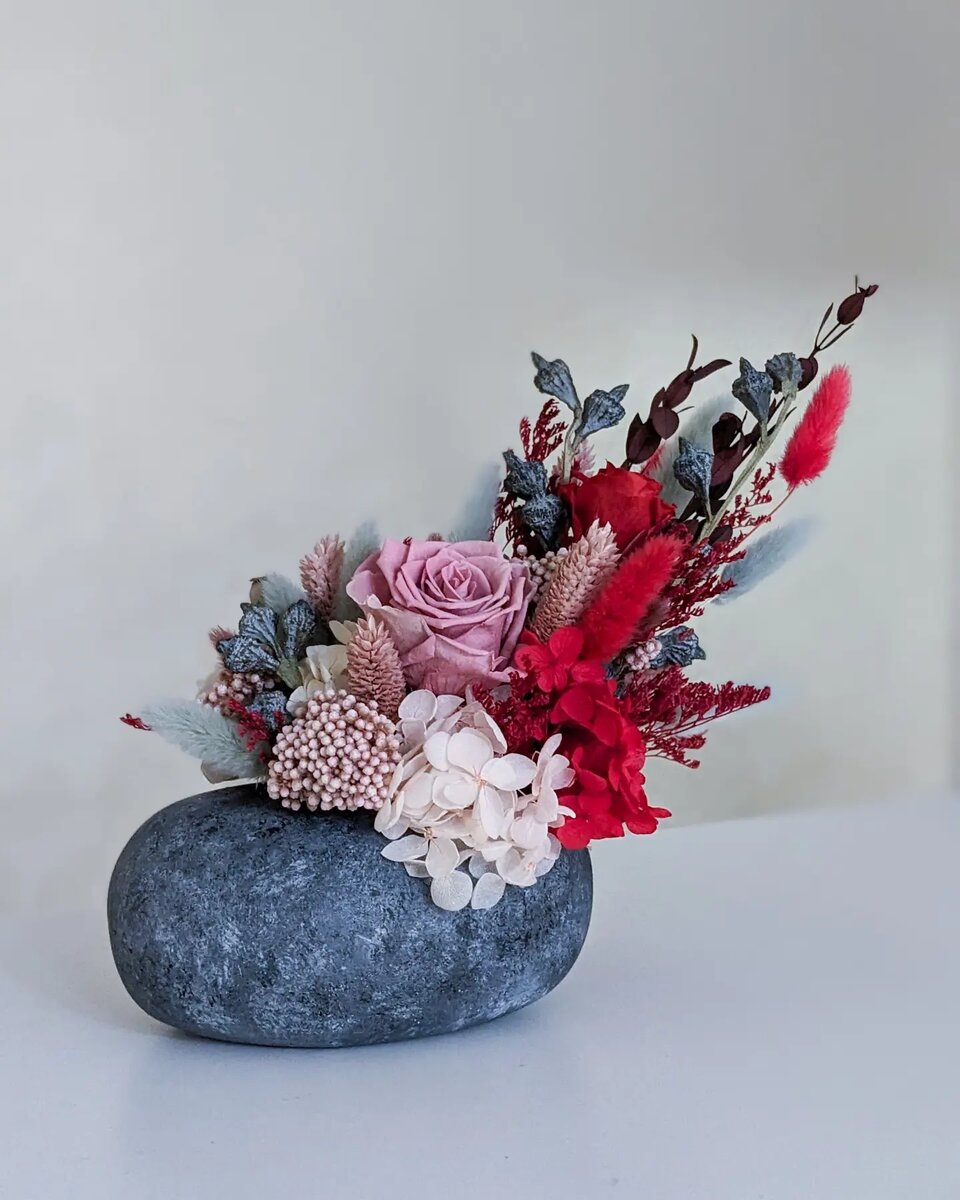 Камень. Размеры 22 см*22 см.