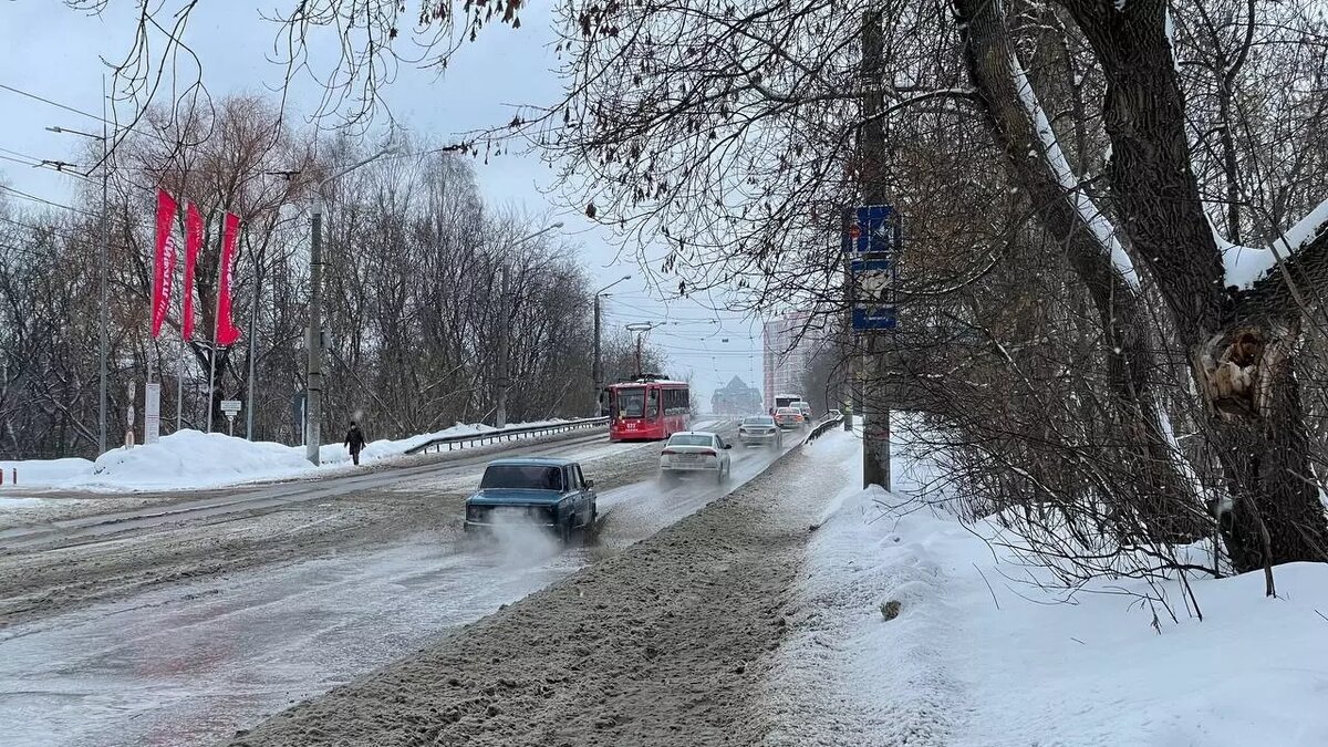     В связи с реконструкцией моста на улице Карпинского изменится схема движения городского транспорта.