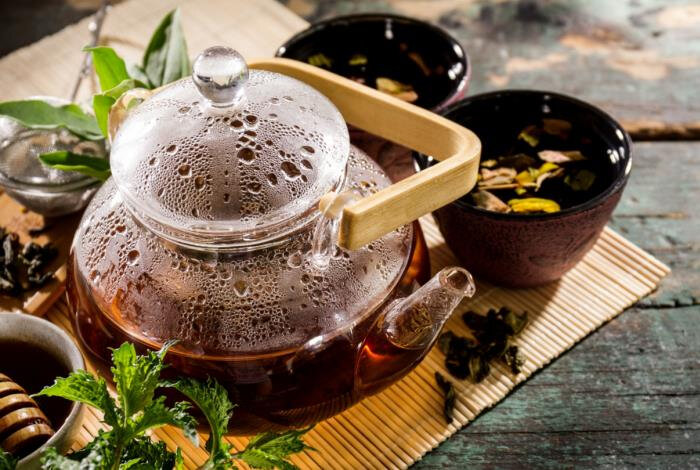 народные средства при ангине. ротокан при ангине для полоскания. сбор трав при недержании мочи. мед при тонзиллите. растения при ангине.