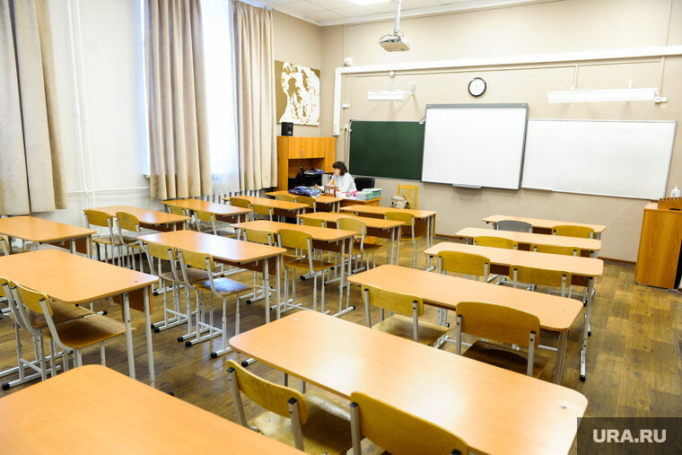 контрольная работа в школе. учащийся 5 класса решил. задачи по комбинаторике с решениями 5 класс. учащихся 5 классов ехали на 2 автобусах на экскурсию. учащийся 5 класса решил.