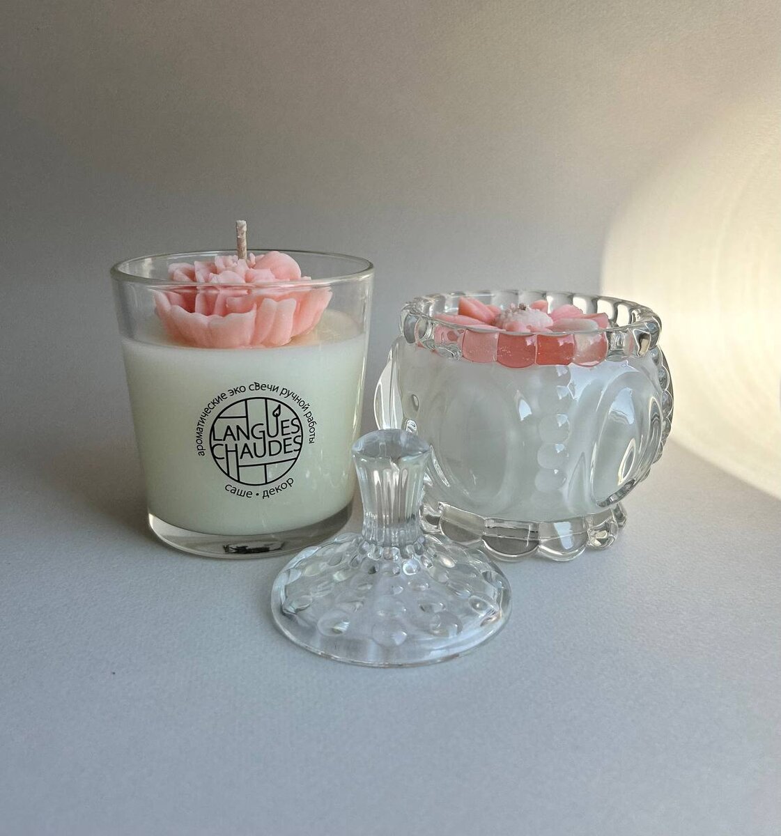 Ароматические восковые свечи ручной работы контейнерного типа «langues chaudes» выполняются на основе натурального кокосового воска с широким спектром ароматов на Ваш выбор