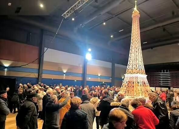 Эйфелева башня из спичек поражает воображение. Фото: the-express.com